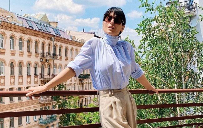 Стильно і зручно: Маша Єфросиніна продемонструвала трендовий повсякденний лук для літа