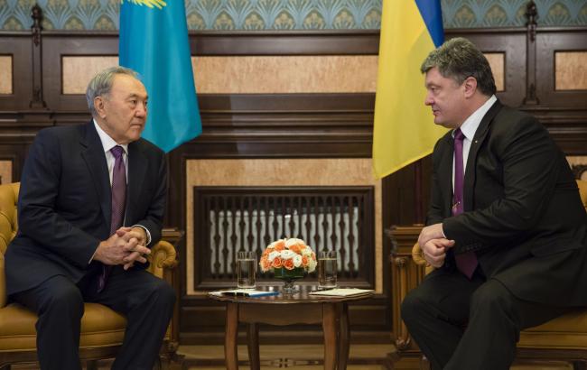 Порошенко и Назарбаев обсудили ввод миротворцев на Донбасс