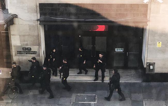 В Лондоне неизвестный напал с ножом на посетителей офиса Sony