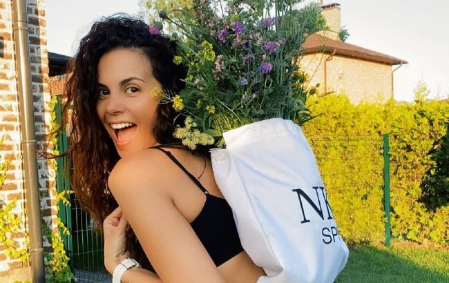 Забота о себе: Настя Каменских поделилась тренировкой для стройного и подтянутого тела