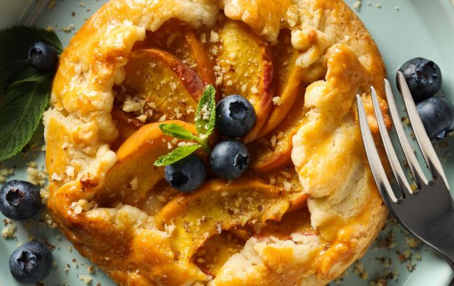 Домашній пиріг з хурмою: виходить ніжний та дуже ароматний