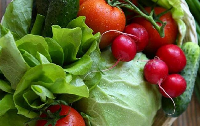 Кулінарка розказала, кому не можна купувати ранні овочі