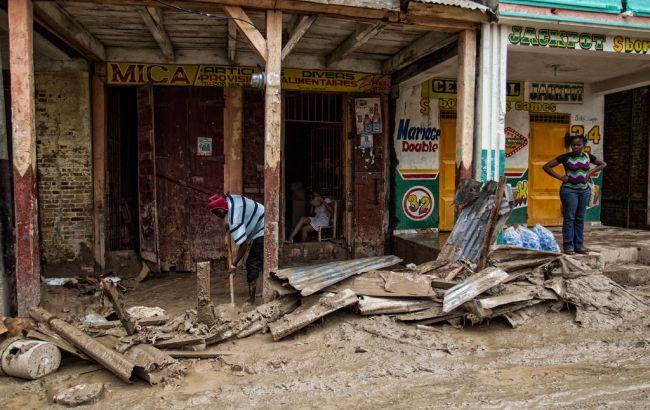 Число жертв урагана "Мэтью" выросло почти до 900 человек