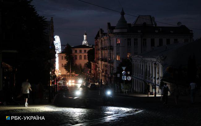 Графіки завтра будуть діяти всю добу, але ввечері відключення світла будуть жорсткіші