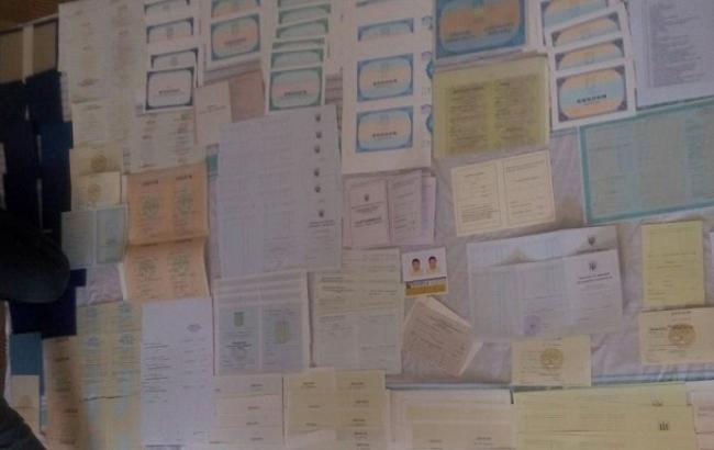 Киберполиция прекратила деятельность ОПГ, занимавшейся подделкой документов