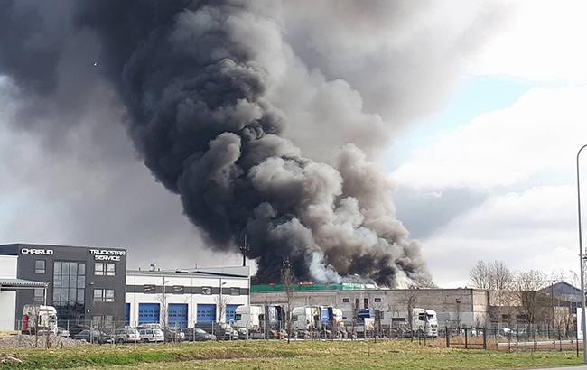 В Таллинне горит завод по переработке отходов