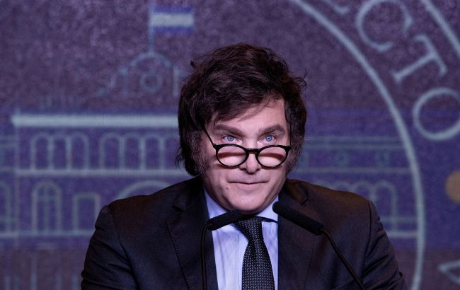 Президент Аргентины разыграл свою последнюю зарплату депутата в эфире Instagram