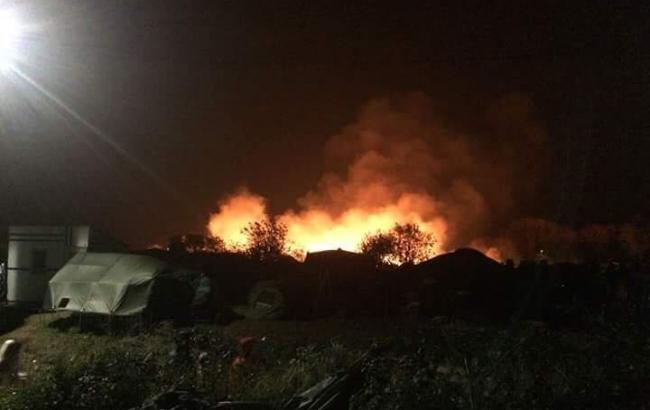 Во французском Кале горит лагерь беженцев