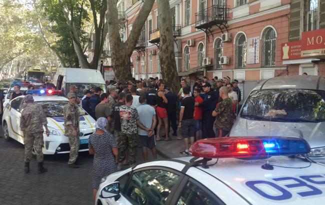 Одесский "Автомайдан" ворвался в дом экс-нардепа Кивалова