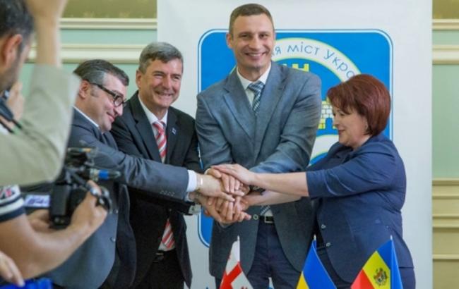 Украина, Грузия и Молдова подписали меморандум между ассоциациями органов местного самоуправления, - Кличко