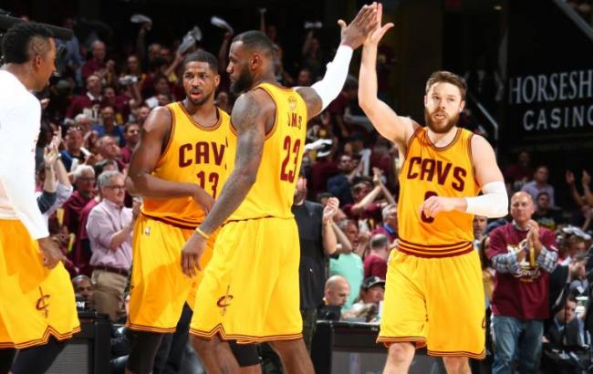 "Кливленд" обыграл "Голден Стейт" и вышел вперед в финальной серии НБА