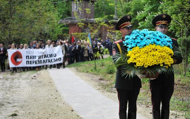 В Украине отмечают День памяти и примирения