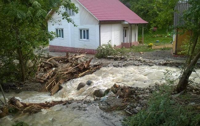 Синоптики предупреждают о грозах и граде в Украине 28 июня