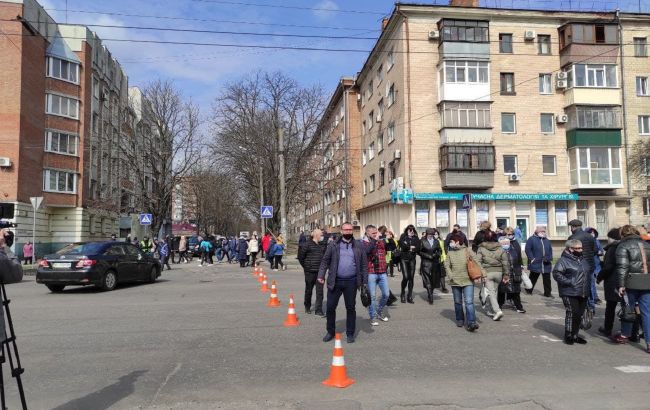 Центр Полтавы перекрыли протестующие: движение транспорта ограничено