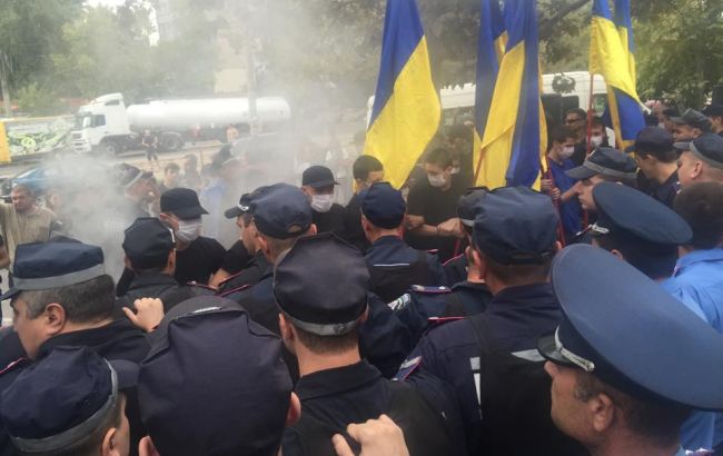 В Одессе начались беспорядки под судом, который рассматривает арест лидера "Автомайдана"