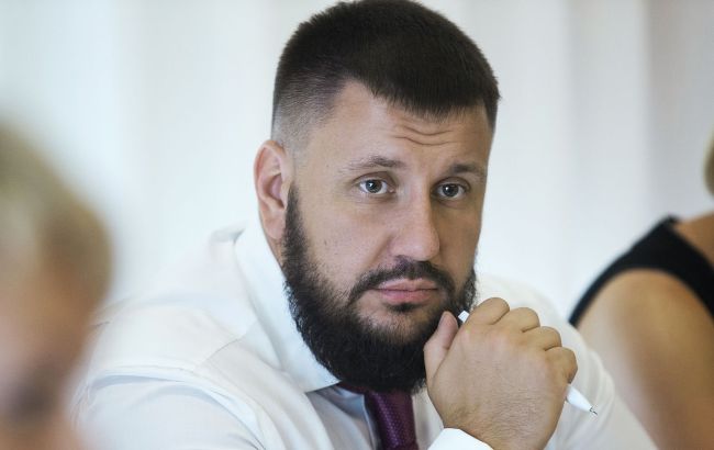 Послы ЕС согласовали снятие санкции с соратника Януковича