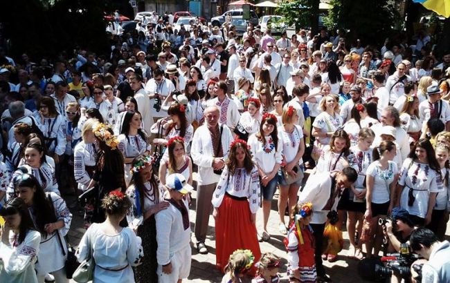 В Киеве проходит мегамарш вышиванок