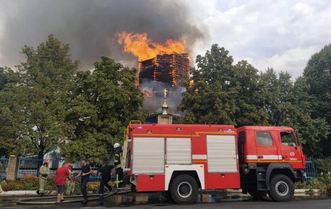 В Донецкой области загорелась церковь середины 19 века
