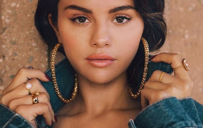 Идеально на лето: Селена Гомес демонстрирует самое модное окрашивание волос сезона