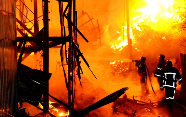 На одеському причалі сталася пожежа, є постраждалий