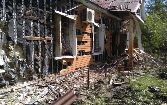 Боевики обстреляли Красногоровку из танков и "Градов", есть раненые