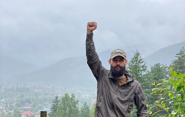 Мільйон на армію. Ветеран із протезом ноги піднявся на найвищі вершини Карпат заради донатів