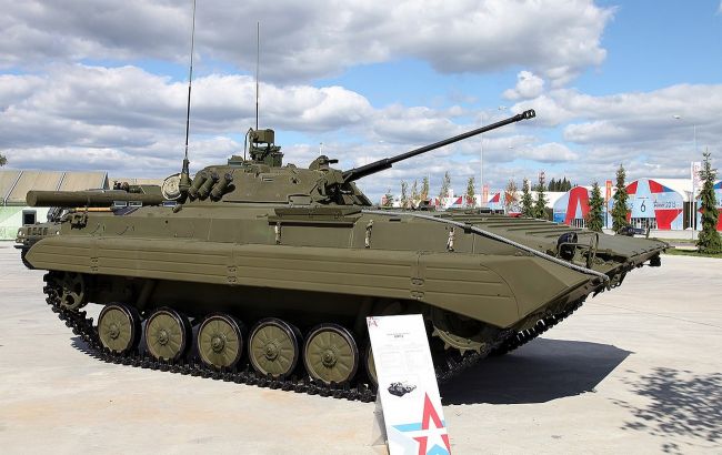 Протесты в Беларуси: по Минску передвигаются БМП