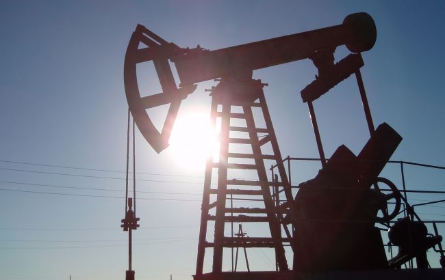 В России доходы от экспорта нефти снизились почти вдвое