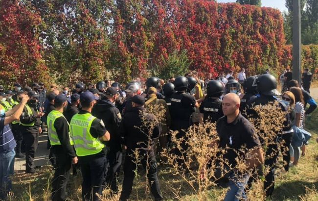 Возле колледжа в Киеве произошли стычки с полицией, есть пострадавшие