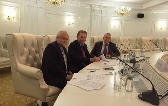 Отвод вооружений на Донбассе пройдет в два этапа