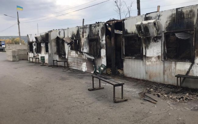 Очаги пожара вокруг КПВВ "Станица Луганская" потушили, но угрозы сохраняются