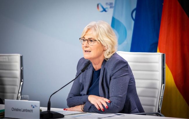 Новый министр обороны Германии призвала ужесточить санкции против Кремля