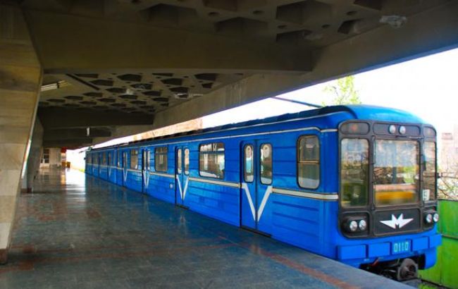 Киевский городской транспорт сегодня будет работать на час дольше