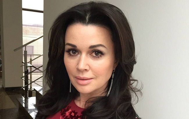 Супруг Заворотнюк навестил жену в больнице (видео)