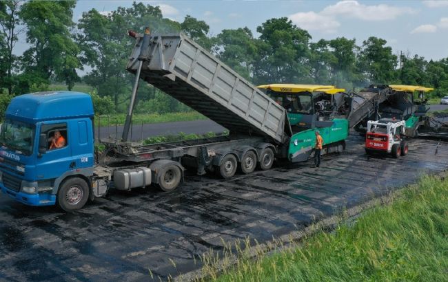 В Днепропетровской области 24/7 ремонтируют трассу Знаменка-Изварино, - ОГА