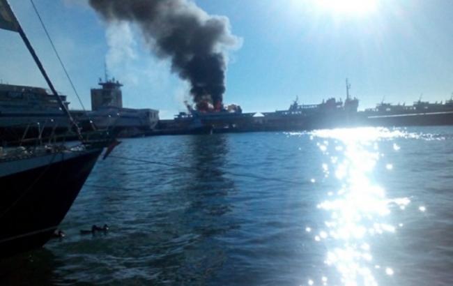 В ялтинском порту горело судно "Саманта Смит"