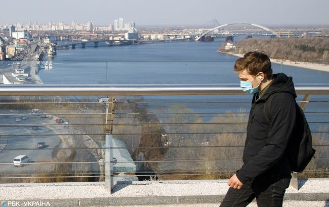 У Києві ввели обов'язкове носіння масок на вулиці