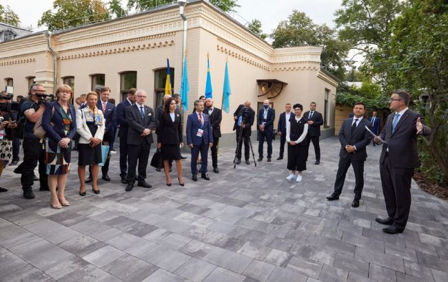 В Киеве открыли главный офис Крымской платформы