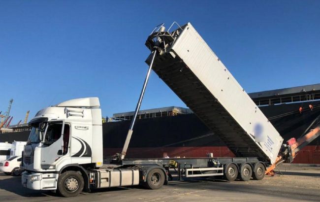 Из Украины хотели незаконно вывезти зерно на 7 млн долларов