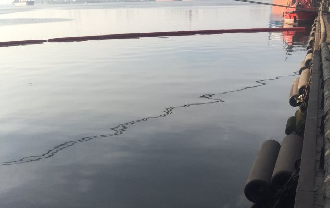 У Дніпро-Бузькому лимані стався розлив соняшникової олії: екологи взяли проби води