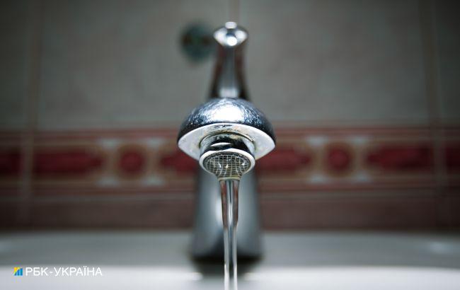 Як платити за воду значно менше: українцям назвали прості способи