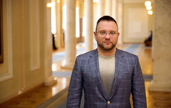 Украинским гражданам с паспортами РФ необходимо ограничить избирательные права, - Дунда