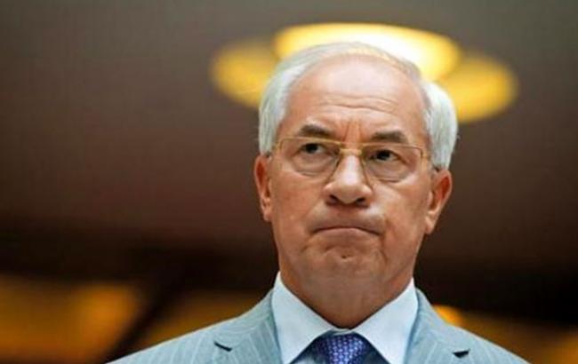 Суд снял арест с пенсионного счета Азарова