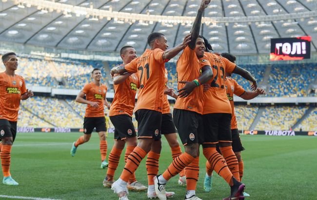 "Шахтер" в большинстве разгромил "Черноморец" и возглавил УПЛ