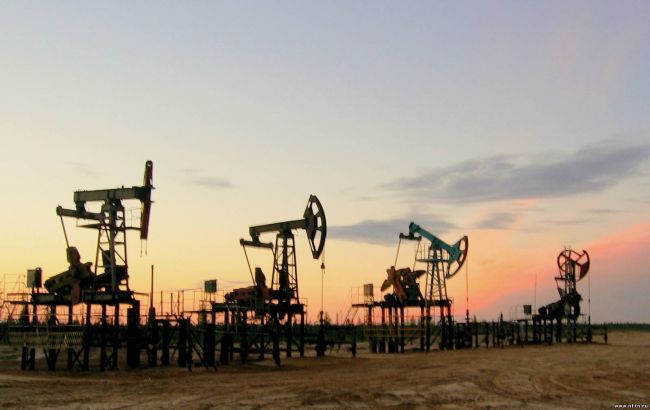 Цена нефти Brent упала ниже 42 долларов за баррель впервые с 2009