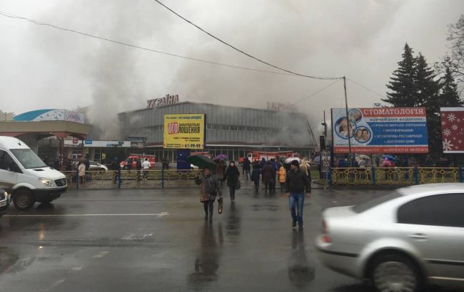 В Ужгороде горит универмаг "Украина"