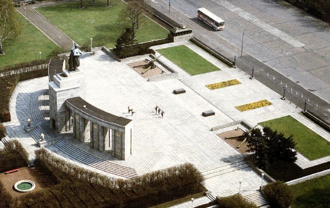 В Берлине хотят убрать советские танки: "Символизируют агрессивную войну путинского режима"