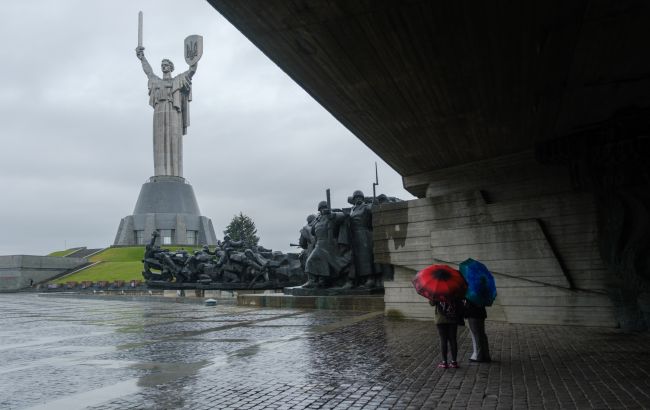 Часть Украины накроют дожди, местами пригреет до +28: прогноз погоды на сегодня