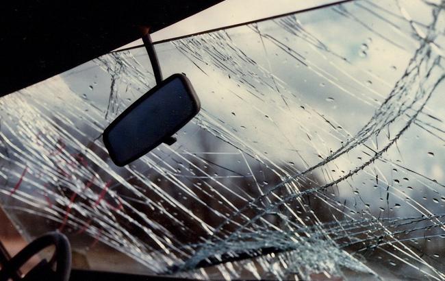 У Львівській області вантажівка врізалася у автобус, є постраждалі