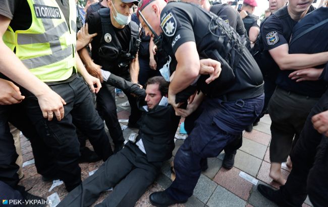 "Активист загромождал благоустройство": в полиции рассказали подробности стычки под ВР